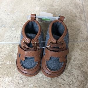 🎟 CARTERS BABY HIGH TOPS SIZE 0-3m